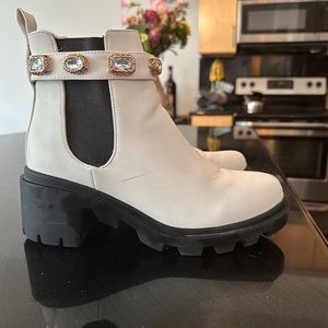 Steve Madden Amulet Boots - size 9